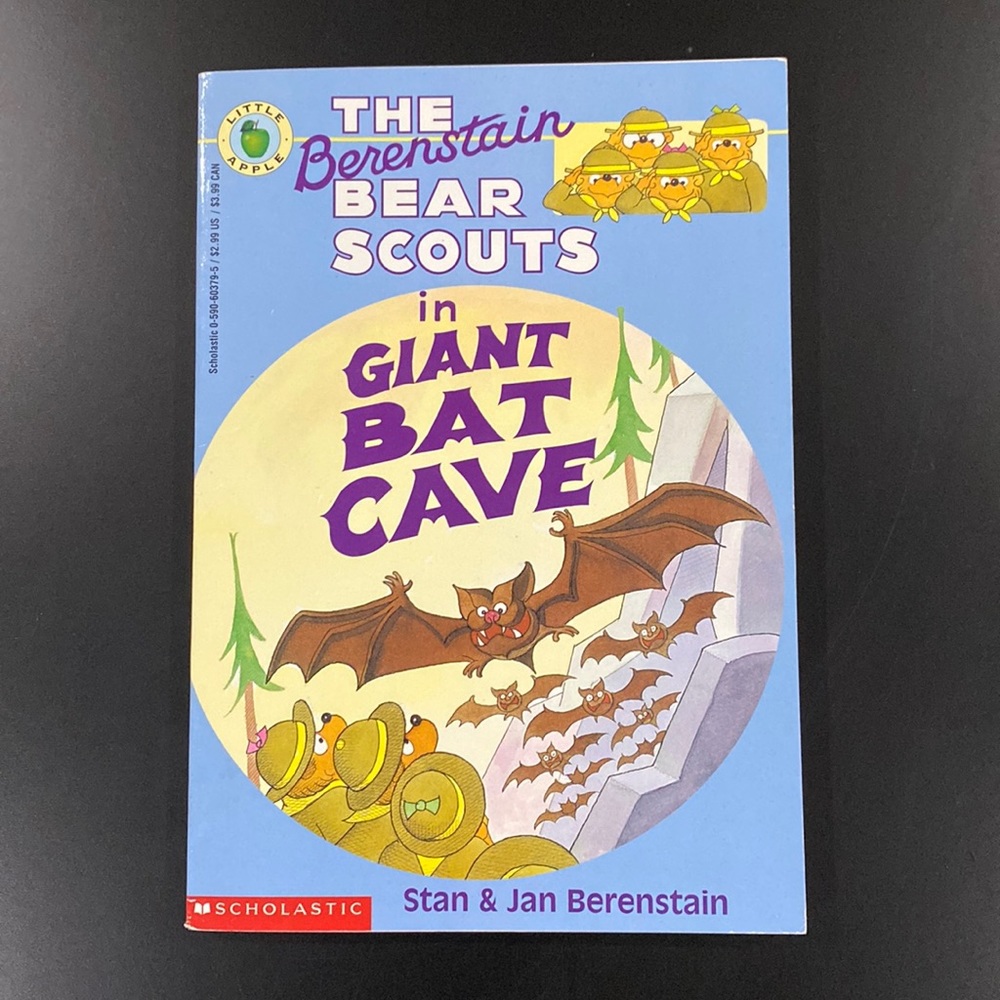 The Berenstain Bear Scouts in Giant Bat Cave by Stan & Jan Berenstain - Novel
